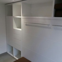 weißer Schrank