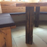 Tisch mit Altholzbeinen
